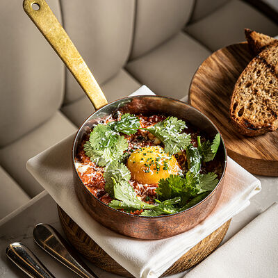 Шакшука со сладкими перцами, сыром фета в Cape по цене 800 ₽