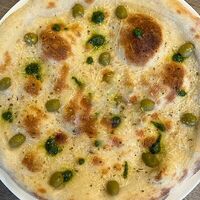 Фокачча с оливками и песто в Fllore cafe