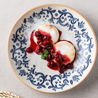 Сырники с вишней в Альбатрос по цене 390 ₽