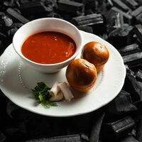 Борщ с томлёной говядиной в Dodici Grill