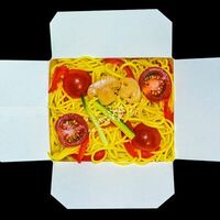 Вок по китайски с курицей, яичная лапша в Суши Кио