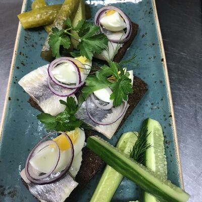 Тосты с селедью в Сохо по цене 310