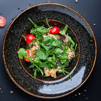 Салат с креветками в Mesto Sushi & Grill по цене 480