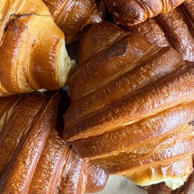 Круассан с шоколадом в Просто вкусно по цене 180 ₽