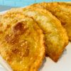 Чебурек с творогом и зеленью горячий, хрустящий с пылу с жару в Вкусно как у мамы по цене 295