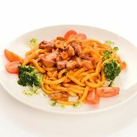 Лапша Вок с курицей и соусом карри в Лаваши