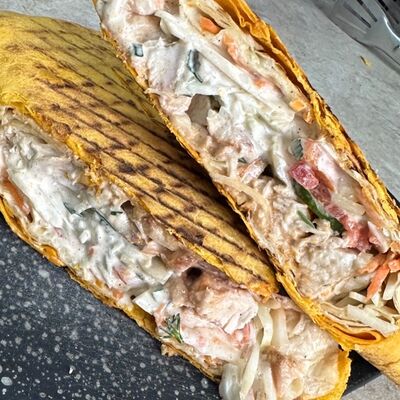 Стандартная шаурма с курицей в сырном лаваше в City по цене 330 ₽