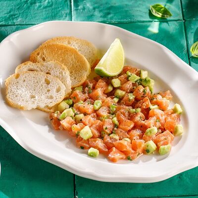 Тартар из лосося в Кукумбер по цене 990 ₽