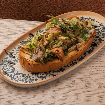 Брускетта с курицей и песто в 12 cafe по цене 500 ₽