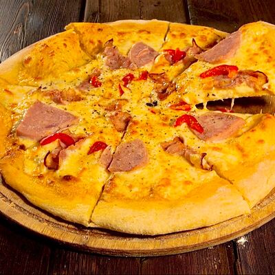 Пицца Ветчина-бекон в Мама-Папа по цене 1100 ₽