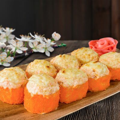 Запеченный ролл с лососем в Вкусные Суши Premium по цене 549