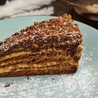 Медовик в Daisi