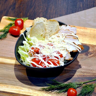 Салат Цезарь в Славянка по цене 550 ₽