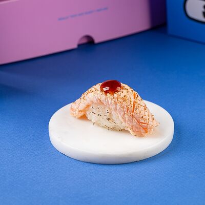 Опаленный лосось в Why Not Sushi по цене 299 ₽