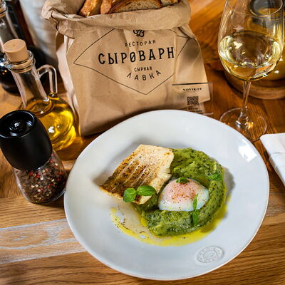 Судак с пюре и яйцом пашот в Сыроварня по цене 1180 ₽