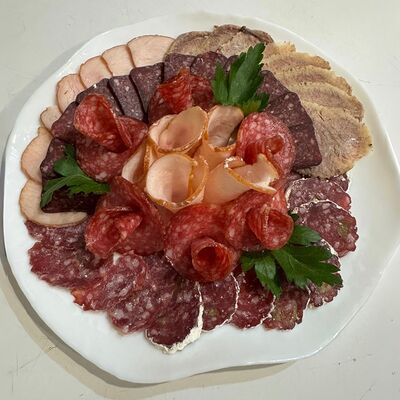 Мясное ассорти в Гостиный дворик по цене 1300 ₽