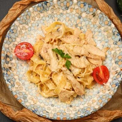 Фетучини с курицей и грибами в Тарелка по цене 435 ₽