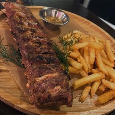 Свиные ребрышки по-баварски в Генрих и Генриетта по цене 450 ₽