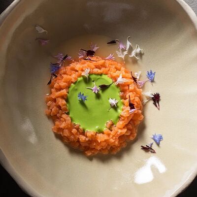 Лосось с авокадо и апельсиновой водой в Nappa по цене 700 ₽