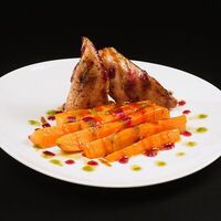 Куриная грудка с морковьюв Harats Pub