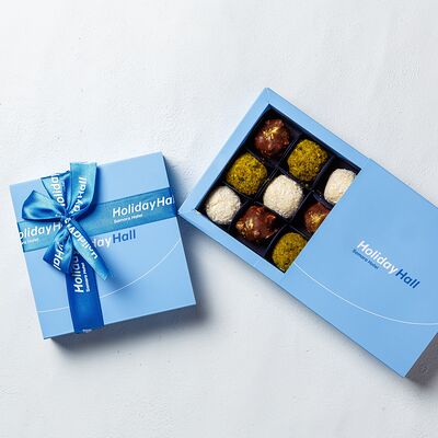 Конфеты ручной работы в фирменной подарочной упаковкев The Brasserie по цене 760 ₽