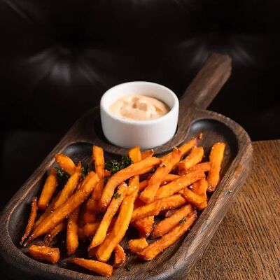 Батат фри, соус Кимчи-майо в Beer & Grill по цене 390 ₽