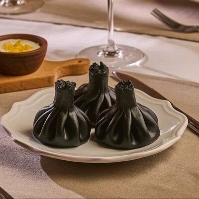 Черные хинкали с гребешком в Месхети по цене 280 ₽