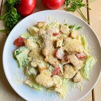 Салат Цезарь с курицей в МамаМиа