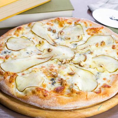 Пицца Кватро формаджи в La-La Land по цене 670 ₽