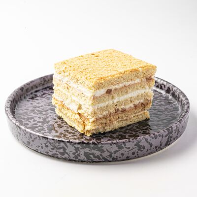 Медовик карамель-орех в Финнеганс по цене 540 ₽