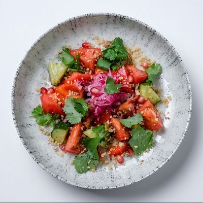 Салат по-грузински из свежих овощей с орехами в Базар по цене 400 ₽