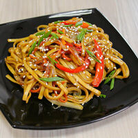 Удон с овощами в соусе терияки в Maiko Sushi Bar