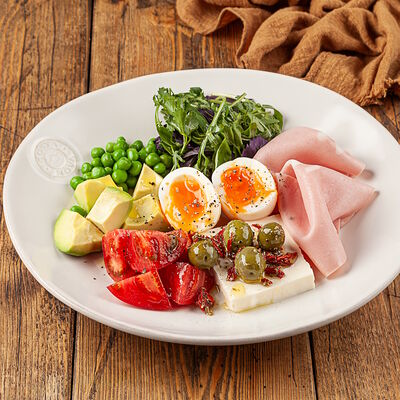 Яйцо всмятку с Мортаделлой и авокадо в Сыроварня по цене 1050