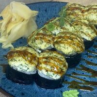 Запечённый ролл с треской в Hiro суши-бар