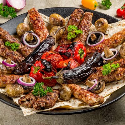 Ассорти Люля с овощами в Halal Grill по цене 9860 ₽
