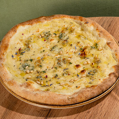 Фокачча с грушей и горгонзолой в iL Патио по цене 545 ₽