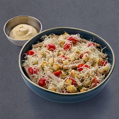 Салат Цезарь с курицейв Нагамаки по цене 680 ₽