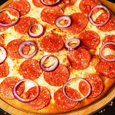 С сервелатом в Хочу пиццу по цене 855