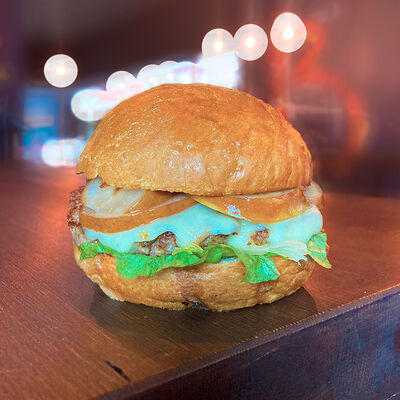 Бургер Груша Бри в Burger&Sushi по цене 709 ₽