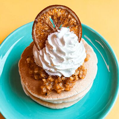 Панкейки с цитрусово-имбирным кудром в Coffee Cake по цене 475 ₽