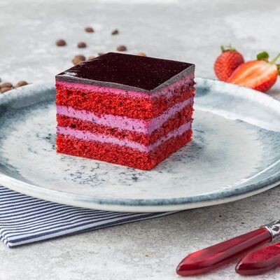 Красный бархат с муссом из смородины в Кофейня №1 по цене 390 ₽