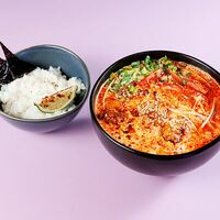 Том ям с морепродуктами в Дарк лава