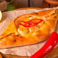 Хачапури с морепродуктами в соусе том ям в Мушмула