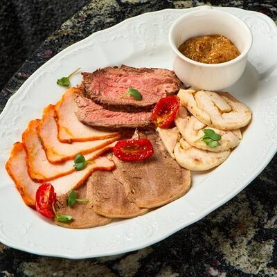 Мясная тарелка в Pino Cafe по цене 1600 ₽