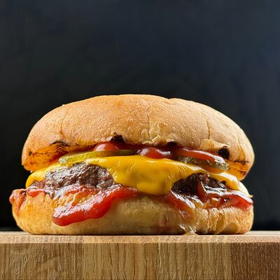 Чизбургер в По Чесноку по цене 662 ₽