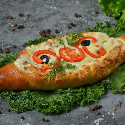 Хачапури по-аджарски с мясом в Шашлычный дворик по цене 265 ₽