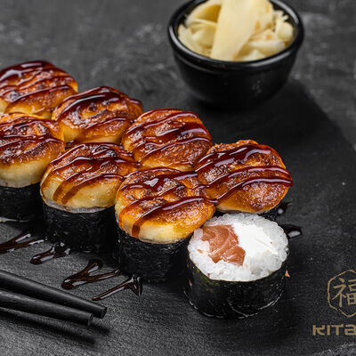 Запеченный ролл с лососем в Kitana по цене 586 ₽