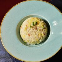 Рис, жаренный с яйцом и овощами в Go-Boo