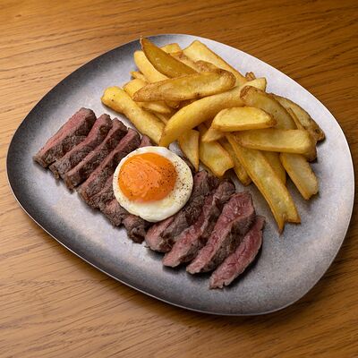 Пиканья, глазунья, фри в 321 Club by Novikov по цене 750 ₽