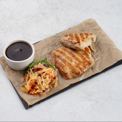 Филе куриного бедра с гречкой, салат витаминный в Бублик по цене 599 ₽